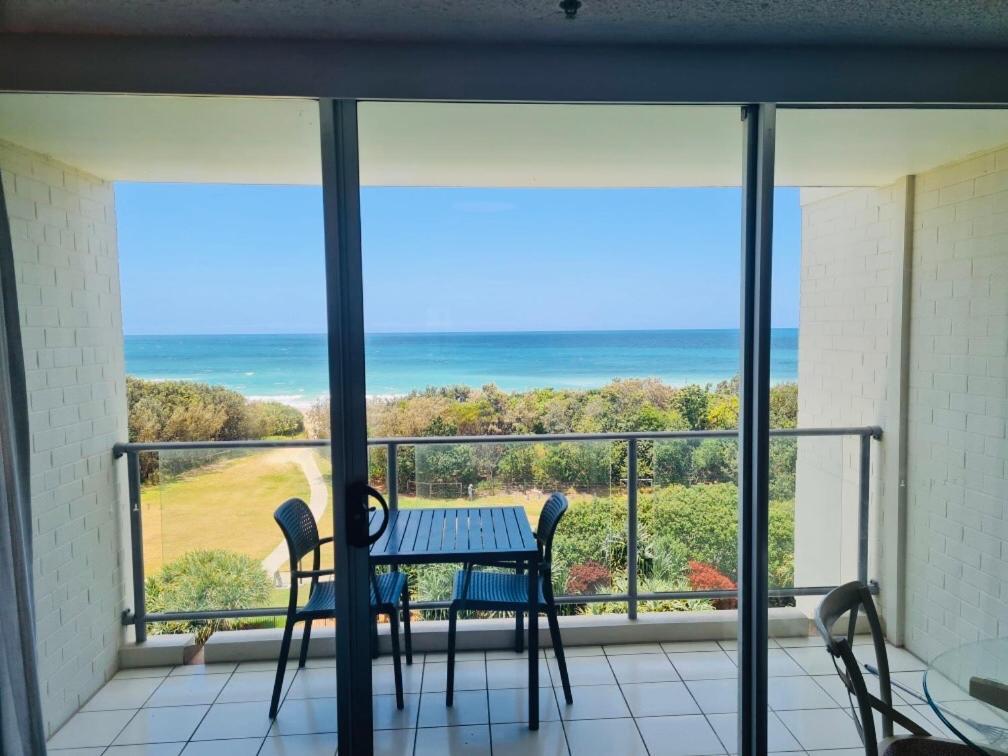 Ocean Bliss - Top Floor Beachfront Studio With Amazing Views ! Marcoola Exterior foto
